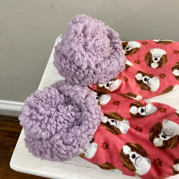 Comfies Slippers fit sizes 5-11 NEW; Cavalier King Charles spaniel - Picture 2 of 7